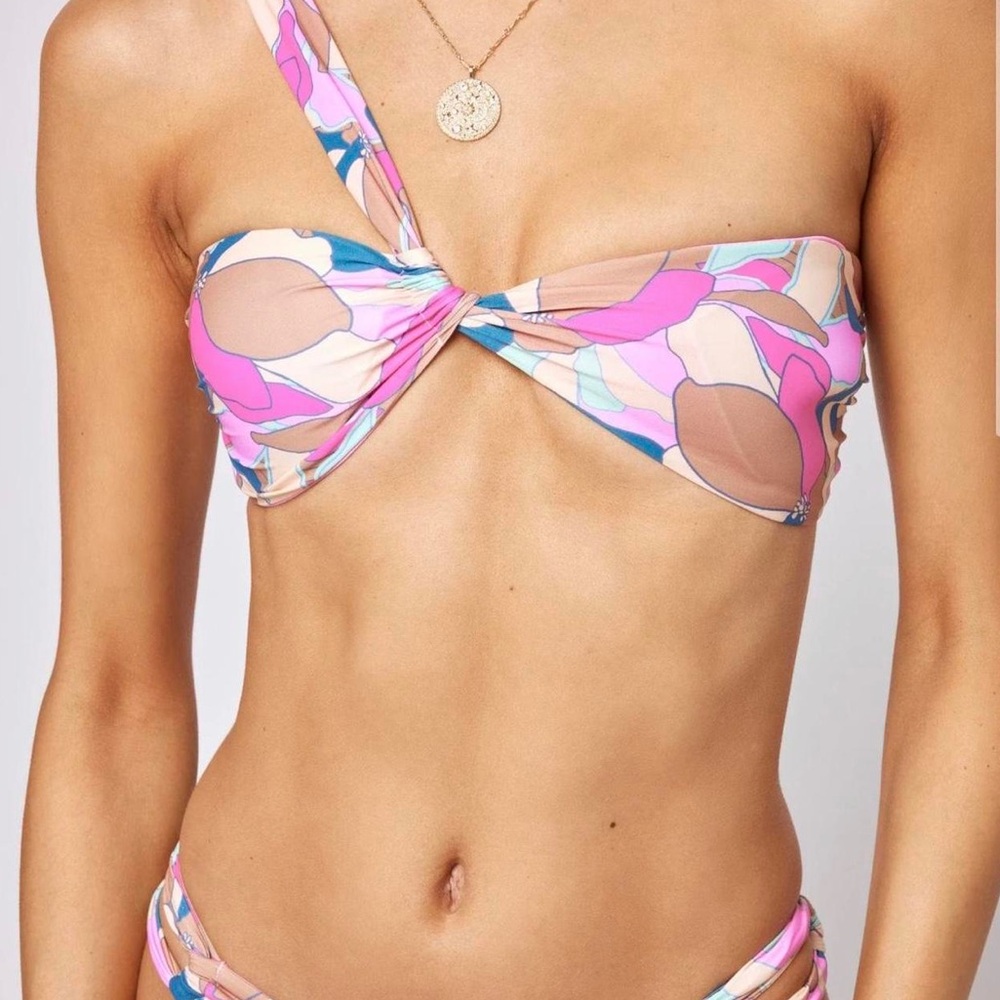 L*space Mick Bikini Off Shoulder Bikini Top in Sundazed Floral